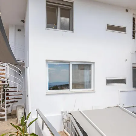 Vouliagmeni Stylish Homes By Blupine